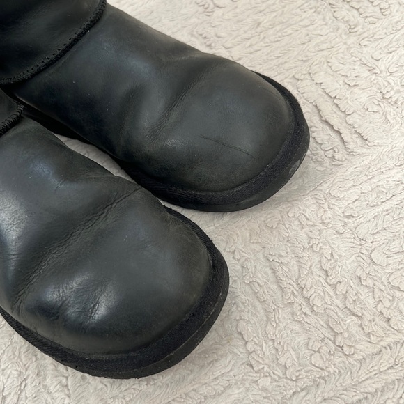 UGG Australia Women's Classic Short Boots, black leather, size 8 - Picture 15 of 16